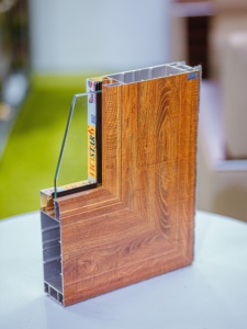 โปรไฟล์อะลูมิเนียมรูปทรงไม้คุณภาพสูง ยี่ห้อชาลูมี สำหรับประตู - Product Image 5
