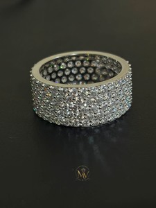 Bague de luxe plaquée or 14 carats avec diamant de laboratoire taille baguette VVS1 et trois pierres latérales en moissanite, certifiée GRA, vente en gros pour mariages - Product Image 3