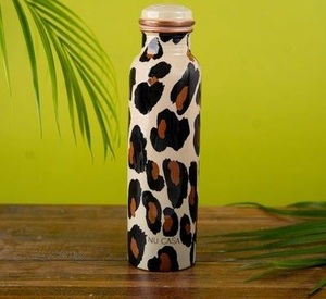 Bouteille d'eau en cuivre pur, motif léopard, gourde en métal pour cuisine, maison, bureau, bien-être, réutilisable et durable - Product Image 1