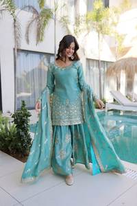 Estilo Kashmirí, Próximamente en Venta: Diseños de Salwar Kameez Pakistaníes con Bordado en Ambos Lados, Especiales para el Mes de Eid/Ramzan, Últimos Modelos para Venta en Línea - Product Image 6