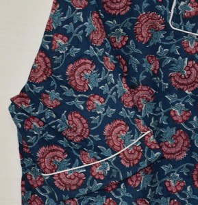 Conjunto de Pijama Elegante para Mujer, 100% Algodón, Estampado Floral, Diseño Artesanal, Transpirable, Dos Piezas, Pantalones Cortos - Product Image 3