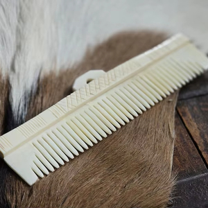 Peine de Hueso de Búfalo Estilo Vikingo Hecho a Mano, Ecológico, Pulido, Estilo Animal, Peine Medieval para el Cabello - Product Image 1