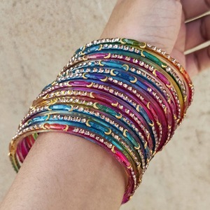 Bracelets empilables élégants et colorés en verre plaqué argent pour femmes, design unique, écologiques, pour poignet féminin - Product Image 3