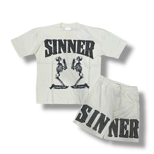 Ensemble T-shirt et short décontracté pour homme, style streetwear personnalisé, à manches courtes, avec lettrage orné de strass et sérigraphie - Product Image 2