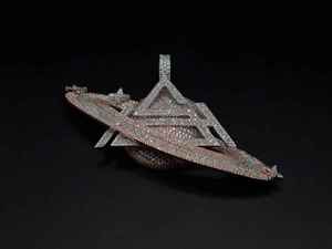 Collar Personalizado con Colgante de Planeta Saturno con Incrustaciones de Diamantes de Imitación, Diseño Geométrico Triangular, Estilo Hip Hop Cósmico para Hombre - Product Image 4