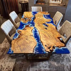 Table à manger en acacia massif avec bord naturel, faite à la main, durable, avec incrustation de résine bleu océan, plateau long, pieds en bois modernes, pour entrepôt et hôtel - Product Image 1