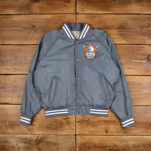 Chaqueta Varsity Gris para Hombre de la Marca Fire Athlete, con Logotipo Bordado, Cuello Camisero, Corte Regular, Ropa Casual de Otoño - Product Image 1