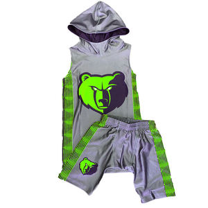 Ensemble de maillot sans manches à capuche avec logo d'ours gris-vert et short assorti, impression par sublimation, polyester respirant, unisexe pour enfants - Product Image 1