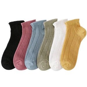 ODM calcetines de algodón de punto de corte bajo para mujer elegante estilo Vintage suave con volantes de alta calidad para diario al por mayor Vietnam - Product Image 1