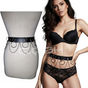 Ceinture punk gothique noire en similicuir avec anneaux en métal argenté et chaîne à pampilles tombantes - Product Image 6