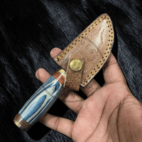 Couteau de chasse artisanal en acier Damas avec logo personnalisé, manche en bois, outil multifonctionnel pour le camping en plein air, dureté 56HRC, garantie 3 ans
