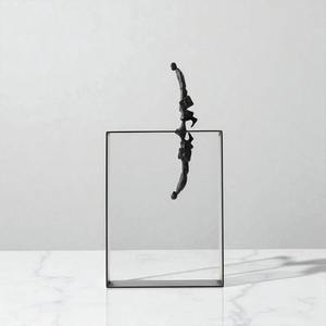 ประติมากรรมรูปคนเดินสไตล์มินิมอล โมเดิร์น นามธรรม สำหรับตกแต่งโต๊ะ ห้องทำงาน ห้องสมุด และห้องนอน - Product Image 1