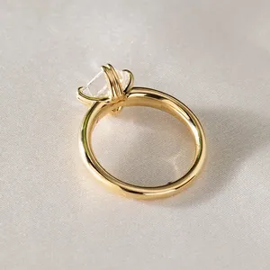 Anillo de Oro Amarillo con Diamante Corte Asscher |   Elegante Anillo de Joyería Fina con Diseño Solitario para Mujer, Regalo de Lujo para Compromiso y Aniversario - Product Image 2