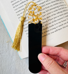 Marcador de Libros de Resina Epoxi Negro y Transparente con Lazo y Detalles Dorados - Product Image 6