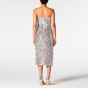 Vestido de Noche Elegante sin Tirantes con Lentejuelas, Estilo Tubo, Hasta la Rodilla, con Brillo, Diseño Sólido, Tela Satén - Product Image 4