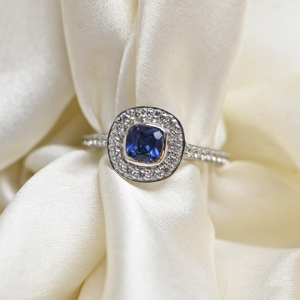 Bague en argent sterling 925 et or 14 carats avec pierre de kyanite naturelle sertie clos, bijou de luxe pour femme, idéal pour anniversaire, mariage ou soirée - Product Image 1