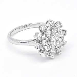 Anillo de compromiso y boda de plata de ley 925 con diseño floral moderno, moissanita de corte brillante y baguette, para mujer, ideal para fiestas, regalo. - Product Image 3