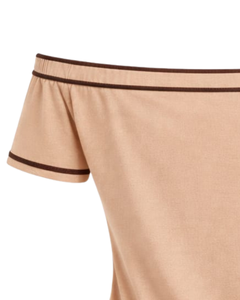 Camiseta Beige para Mujer con Hombros Descubiertos, Ribete de Rayas Marrones en Contraste, Manga Corta, Corte Ajustado, Informal, Verano, Fabricante OEM Personalizado - Product Image 5