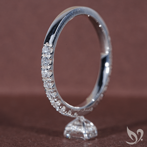 Anillo de compromiso con halo oculto de diamante cultivado en laboratorio con corte esmeralda de 0.5 quilates |   Anillo de oro macizo de 10k certificado por IGI - Product Image 3