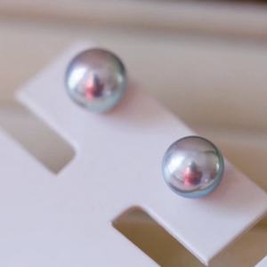 Boucles d'oreilles en perles vertes de paon exquises de style Ba, 925, cercle parfait, taille 10-9 mm, presque parfaites avec une forte luminosité - Product Image 3