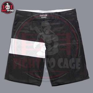 Shorts de boxe en tissu doux au toucher, 100% polyester extensible, de qualité supérieure, nouvelle arrivée, logo entièrement personnalisé, fabriqué au Pakistan - Product Image 3