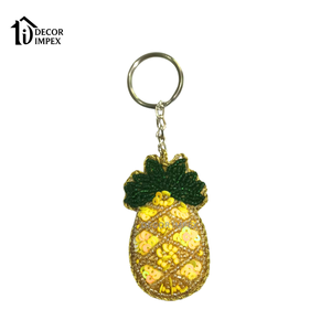 Breloques de sac faites à la main en perles de rocaille écologiques et durables, forme irrégulière, magnifiques porte-clés artisanaux à prix abordable – Vente chaude - Product Image 2