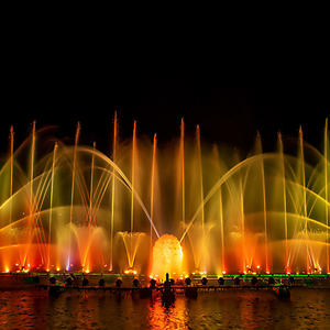 Fuente de Agua Musical Decorativa Grande Personalizada en Oferta, con Luces LED Multicolores, Diseño Flotante Moderno para Exteriores - Product Image 4