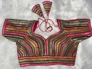 Blusa Étnica Abstracta Bordada con Lentejuelas de Seda Cruda, Cuello Corazón, Mangas Cortas, Grabado en Relieve, Ecológica, Lavable, para Fiesta de Otoño - Product Image 1