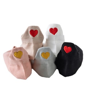 Chaussettes courtes en coton respirant pour femmes avec broderie couronne dorée, couleur unie, invisibles, pour usage quotidien - Product Image 2