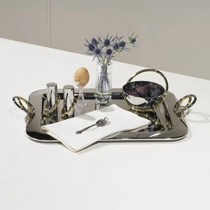 Bandeja de Servir Rectangular Moderna de Metal Plateado con Asa de Anillo, Plato Decorativo de Aluminio Forjado para Hotel, Bodas y Decoración del Hogar - Product Image 2