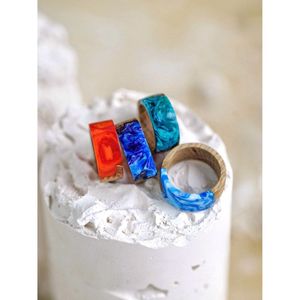 Bague en bois de résine au design unique avec finition naturelle, accessoires de bijouterie - Product Image 6