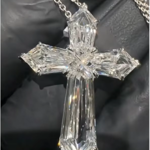 สร้อยคอจี้เพชรโมอิสซาไนต์ทรงกากบาท CONCEPTION VVS  แบบตัดละเอียด  โซ่เงินแท้ 925 ชุบทอง 18K  เครื่องประดับสั่งทำพิเศษ  สำหรับทั้งชายและหญิง - Product Image 1