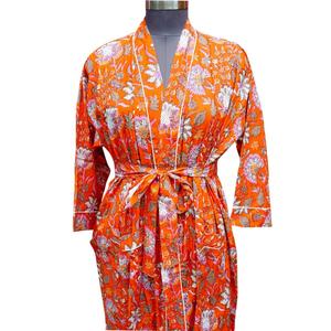 Elegante Bata Kimono Suave para Mujer con Cuello en V, Cierre de Cinturón, Largo Completo, 100% Algodón, Estampado Floral Naranja, Ligera y de Secado Rápido - Product Image 3