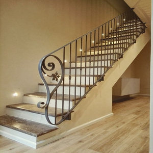 Barandilla de Hierro Forjado Exquisita para Escaleras: Arte Metálico Elegante y de Primera Calidad Hecho a Mano para Mejorar Perfectamente los Diseños Interiores - Product Image 1