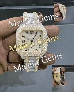 Reloj de Dos Tonos con Diamantes Moissanite, Completamente Cubierto de Piedras, Acero Inoxidable, Chapado en Oro Blanco y Amarillo, Índices Romanos, Regalo Perfecto - Product Image 1