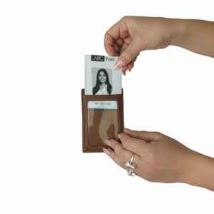 Tarjetero de Cuero de Cabra Premium TAN WI 105 - Acabado Duradero, Diseño Práctico para el Uso Diario - Product Image 2