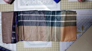 Lungi/Sarong de Algodón de Primera Calidad para Hombre, Ideal para Exportación |   Diseño Tradicional de Rayas de Bangladesh |   Cómodo y Elegante Reloj Digital para Uso Diario - Product Image 5
