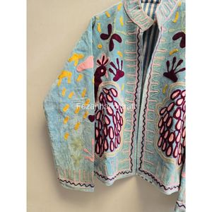 Veste en coton pour femme à col mandarin et manches longues, broderie florale, faite à la main avec des motifs colorés, idéale pour le printemps - Product Image 5