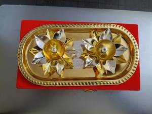 Ensemble de lampes Diya en or plaqué or de luxe avec plateau ovale décoratif, lampe à huile Pooja artisanale, ensemble élégant pour la décoration de Diwali, cadeau de retour - Product Image 2