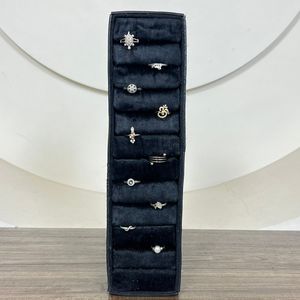 Venta al por mayor, bandeja de exhibición de anillos a cuadros con herramientas manuales para almacenamiento de joyas y escaparate, soporte organizador de múltiples ranuras para anillos y pendientes - Product Image 6