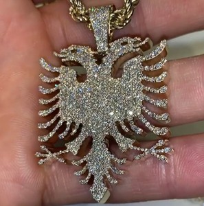 จี้ฮิปฮอปแบบหรูหรา เงินแท้ 925 ชุบทอง 14K ประดับเพชรโมอิสซาไนต์รูปนกอินทรีคู่ สำหรับทุกเพศ - Product Image 1