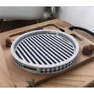Elegante Bandeja Redonda Decorativa de Mesa Hecha a Mano con Incrustaciones de Hueso, Diseño en Zigzag Blanco y Negro, Técnica Pulida - Product Image 2