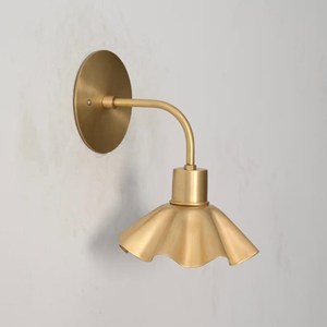 Applique murale moderne en laiton, design minimaliste, forme irrégulière, décoration intérieure pour chambre à coucher - Product Image 3
