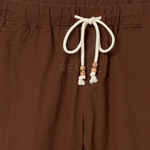 กางเกงขาสั้นผู้ชายผ้าฝ้ายเอวกลาง สวมใส่สบาย น้ำหนักเบา เป็นมิตรกับสิ่งแวดล้อม ระบายอากาศได้ดี มีเชือกผูก ราคาขายส่งสำหรับขายออนไลน์ - Product Image 6