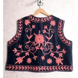 Gilet en velours Suzani pour femmes, brodé à la main, style bohème, veste ethnique vintage florale - Product Image 4