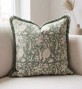 Housse de coussin décorative beige avec impression artisanale, oreiller d'appoint avec passepoil assorti, décoration style ferme - Product Image 6