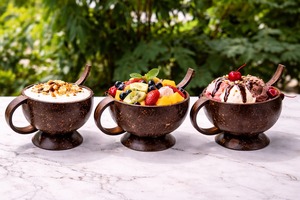 Vaso Rústico de Cáscara de Coco Natural con Estilo Minimalista para Cocinas Sostenibles - Product Image 3