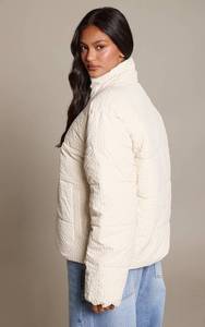 Veste matelassée blanche personnalisée pour femme, col montant, manches longues, fermeture éclair, veste d'hiver chaude, fournisseur OEM et ODM - Product Image 2