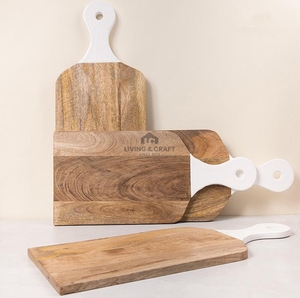 Planche de service moderne en bois avec poignée en résine noire, planche à fromage en bois de manguier, planche à charcuterie, plateau de service de cuisine - Product Image 3