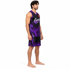 Ensemble de tenue de sport athlétique respirant et léger pour l'entraînement, le jeu et la pratique du basketball, comprenant un maillot et un short d'équipe - Product Image 3